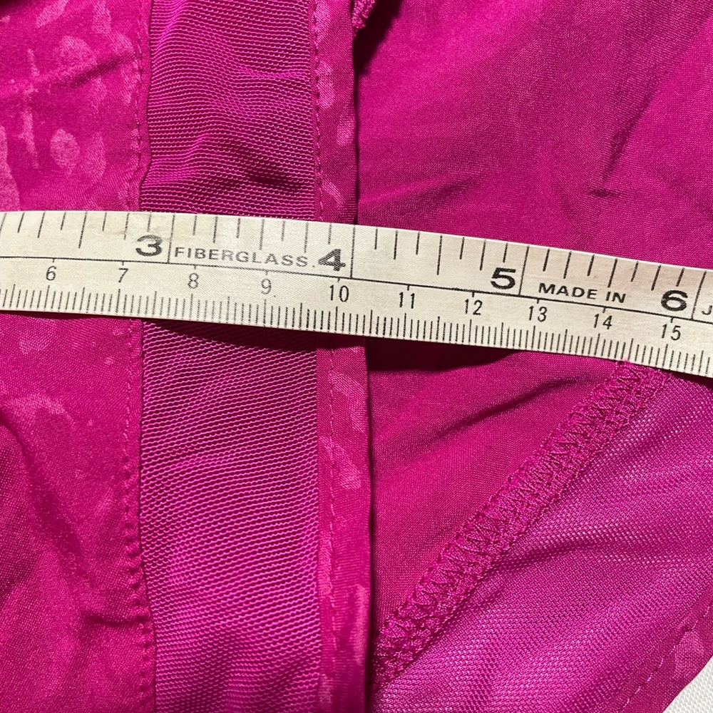 Athleta Mesh Racer Run Mid Rise 4" Shorts. Purple. Size S. - Picture 13 of 13